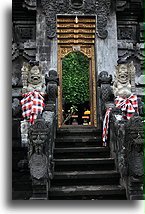 Wejście do wewnętrznego krużganka::Bali, Indonezja::