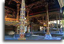 Zdobione Bale w świątyni::Bali, Indonezja::