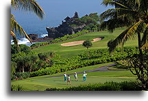 Grając w golfa w Tanah Lot::Bali, Indonezja::