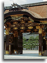 Kara-mon (gate)::Nijo-jo castle in Kyoto, Japan::