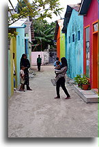 Ulica kolorowych domów::Mahibadhoo, Malediwy::