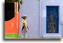 Wejście do wielo kolorowego domu::Mahibadhoo, Malediwy::