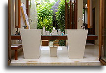 Egzotyczna łazienka::Wyspa Rangalifinolhu, Malediwy::