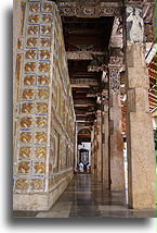 Zdobiona świątynia::Kandy, Sri Lanka::