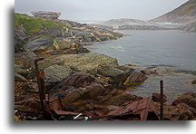 Zamglony brzeg::Battle Harbour, Labrador, Kanada::