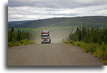Nadjeżdża ciężarówka::Labrador, Kanada::