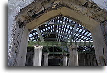 Wejście do kościóła::Ruiny na wyspie Cat, Bahamy::