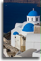 Niebieska kopuła::Oia, Santorini, Grecja::
