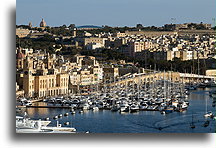 Niezliczone jachty::Birgu, Malta::