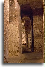 Tunel w katakumbach::Katakumby św. Pawła, Rabat, Malta::