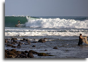 Salwadorski surfer::El Zonte, Salwador::