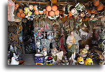 Święte figurki::Roadside Stall, San Luis Potosi, Meksyk::