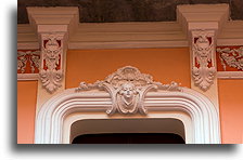 Door frame with bas-refief::Puebla, Puebla, Mexico::