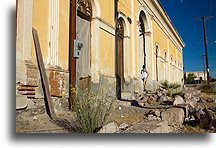 Stary dwór w ruinie::San Luis Gonzaga, Kalifornia Dolna, Meksyk::