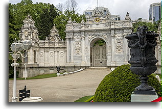 Gate of the Sultan::Dolmabahçe Palace, Istanbul, Turkey::