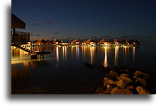 Domki na wodzie nocą #1::Moorea, Polinezja Francuska::