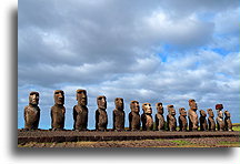 Piętnaście moai::Wyspa Wielkanocna::