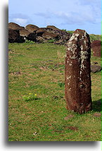Mały czerwony moai::Wyspa Wielkanocna::