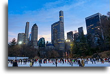 Lodowisko Wollman Zimą::Central Park, Nowy Jork, USA::