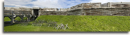 Sucha fosa w forcie Stanwix::Fort Stanwix, Nowy Jork, USA::