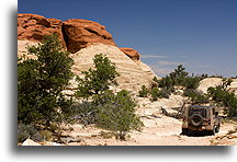 4x4 trail in Needles District::Needle District in Canyonlands, Utah, USA::