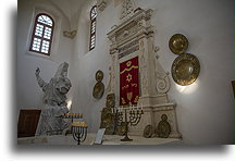 Reader's platform (Bimah)::Szydłów, Poland::